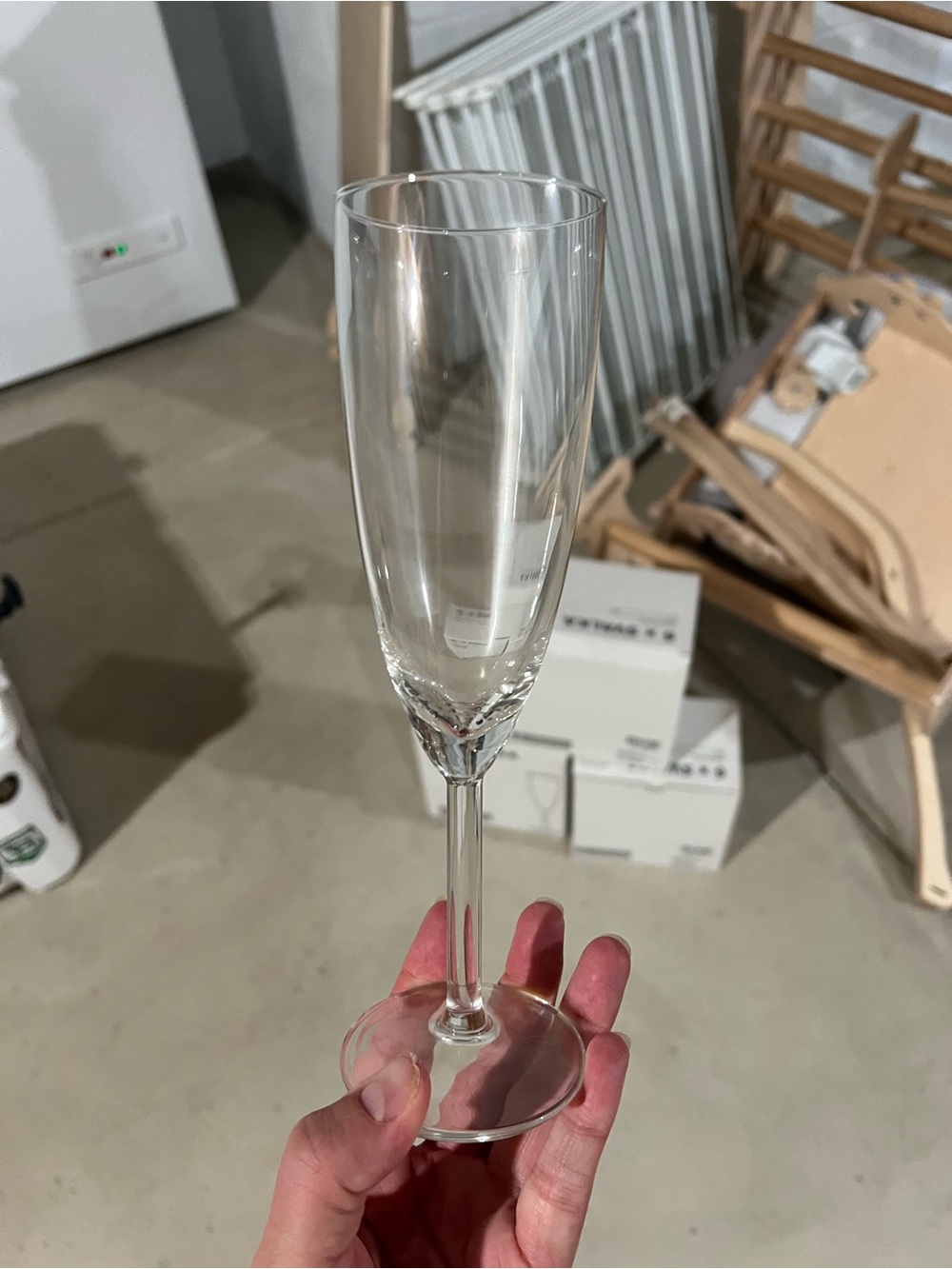 Clear Crystal Champagne Flute - Elegant Stemware (Clear)